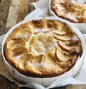 Freshly baked apple cake with sliced apples on top